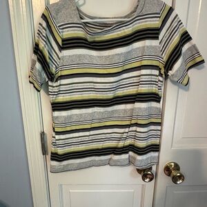 Women’s Cute Boat Neck Strped Short Sleeve Top. Like New.